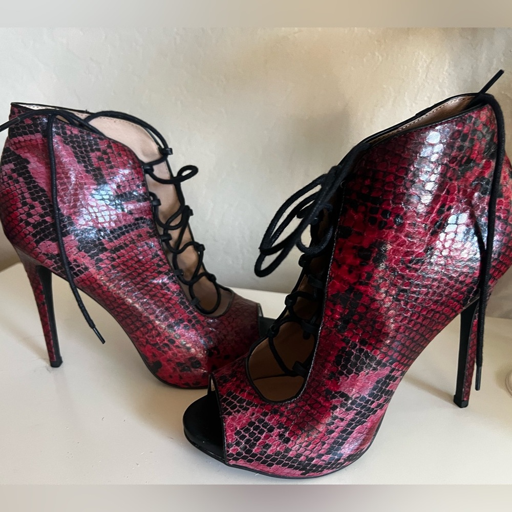 ZigiSoho Stylish Red Snake Print Lace-Up Peep Toe Heels (Size 8.5)